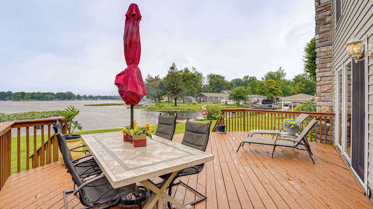 Coldwater House | Garage Game Room, Bar: Coldwater Lake House!