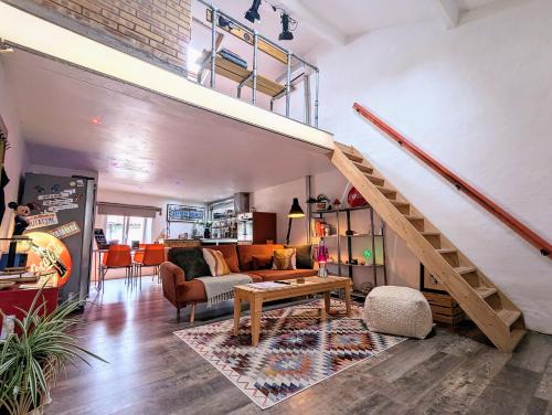 Le Dorat Apartment | Garage Number 9 Private Urban Loft Apartment with Jacuzzi in Le Dorat