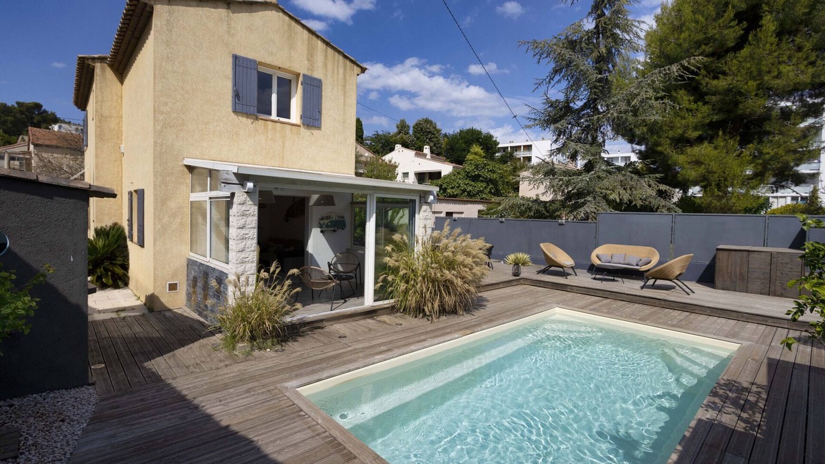 La Ciotat Ski Chalet | Gararro. Bohemian house, pool, air conditioning, garden
