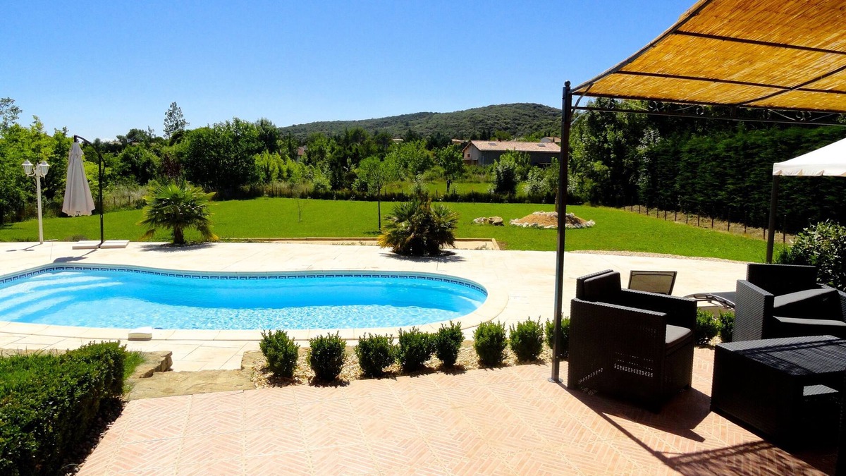 Rousson Villa | GARD - Near UZES - Villa standing 8 people - Quiet - Swimming pool - Petanque - View
