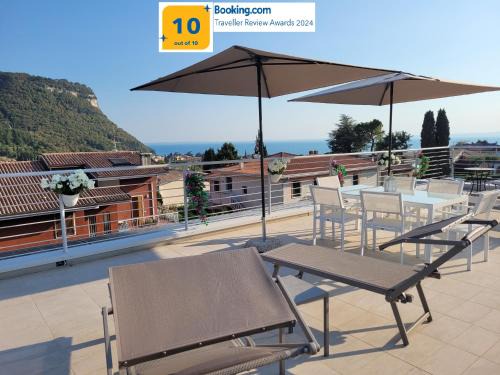 Garda Apartment | Garda view - Nuovo appartamento con solarium vista lago