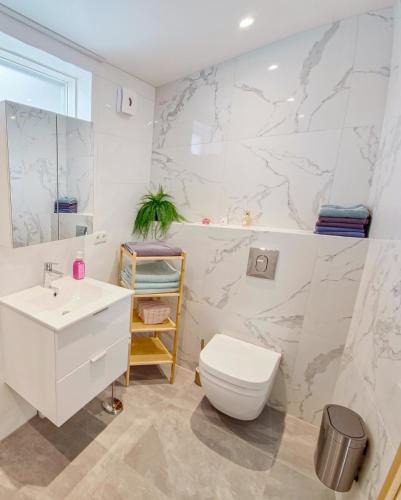 Garðabær Apartment | Gardabaer Suite - auf einer Ebene, parken frei, Rollator freundlich