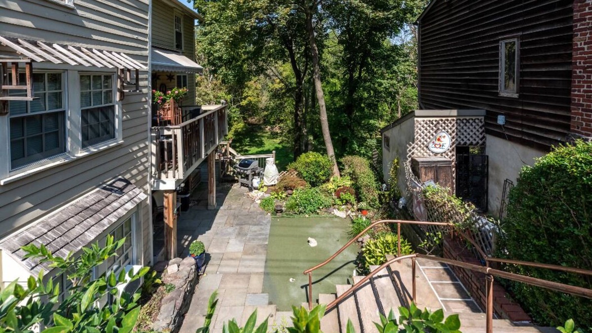 New Hope Apartment | Garden Apartment grand View Bridge,stream, downtown New Hope