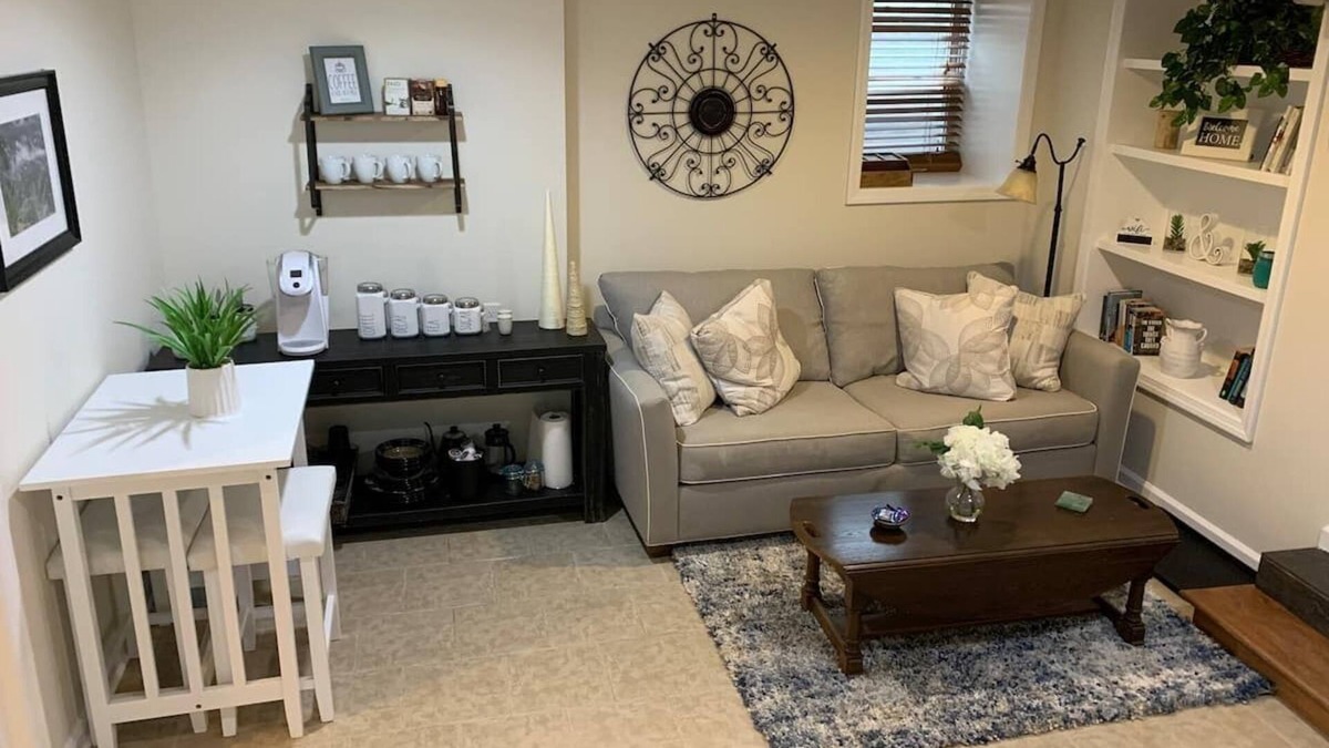 Flemington Apartment | Garden Apartment on Main - Modern, Quiet, Comfy