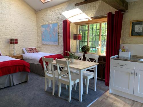 Farthinghoe House | Garden Barn
