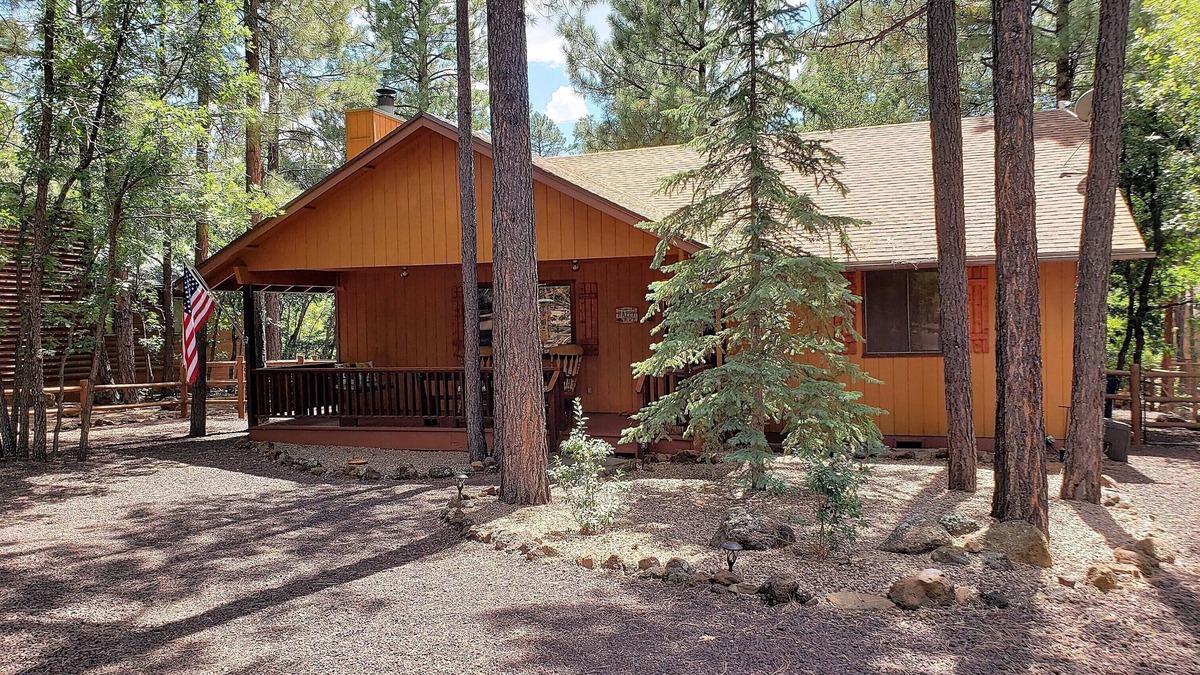 Pinetop Cabin | Garden Cabin with Fenced Yard and AC