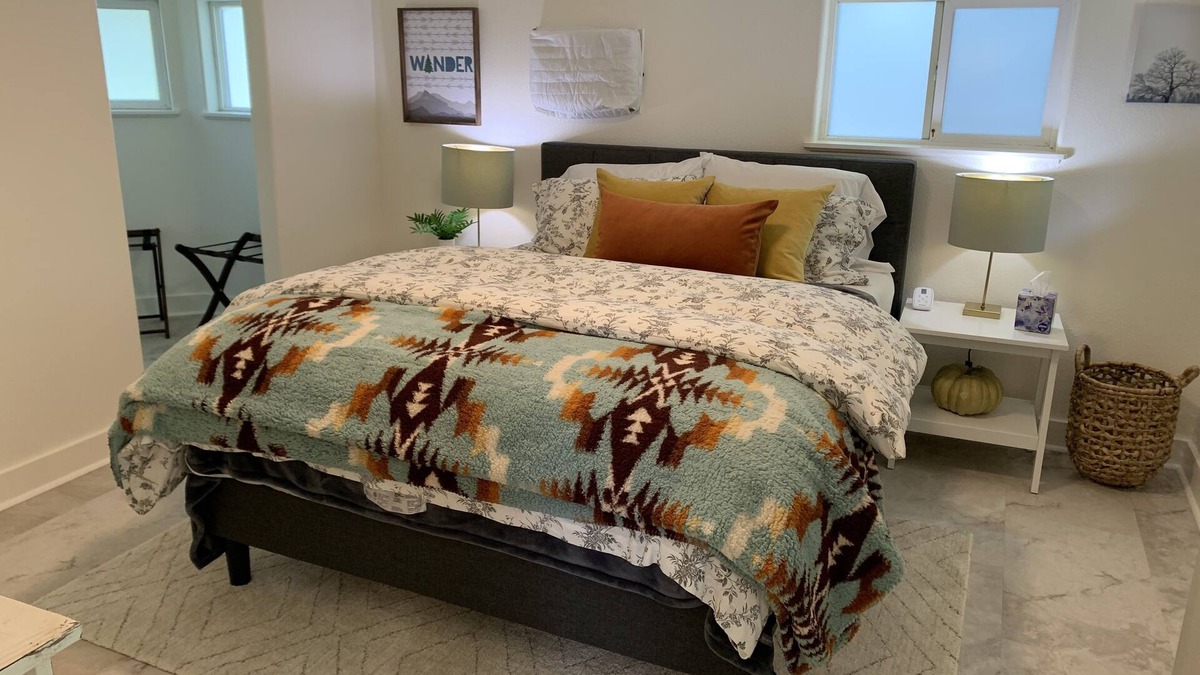 Eugene Cottage | Garden Cottage - 1 bedroom + loft sleeps 4, 15 min to U of O