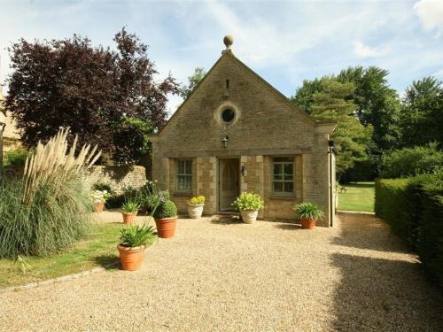 Black Bourton House | Garden Cottage