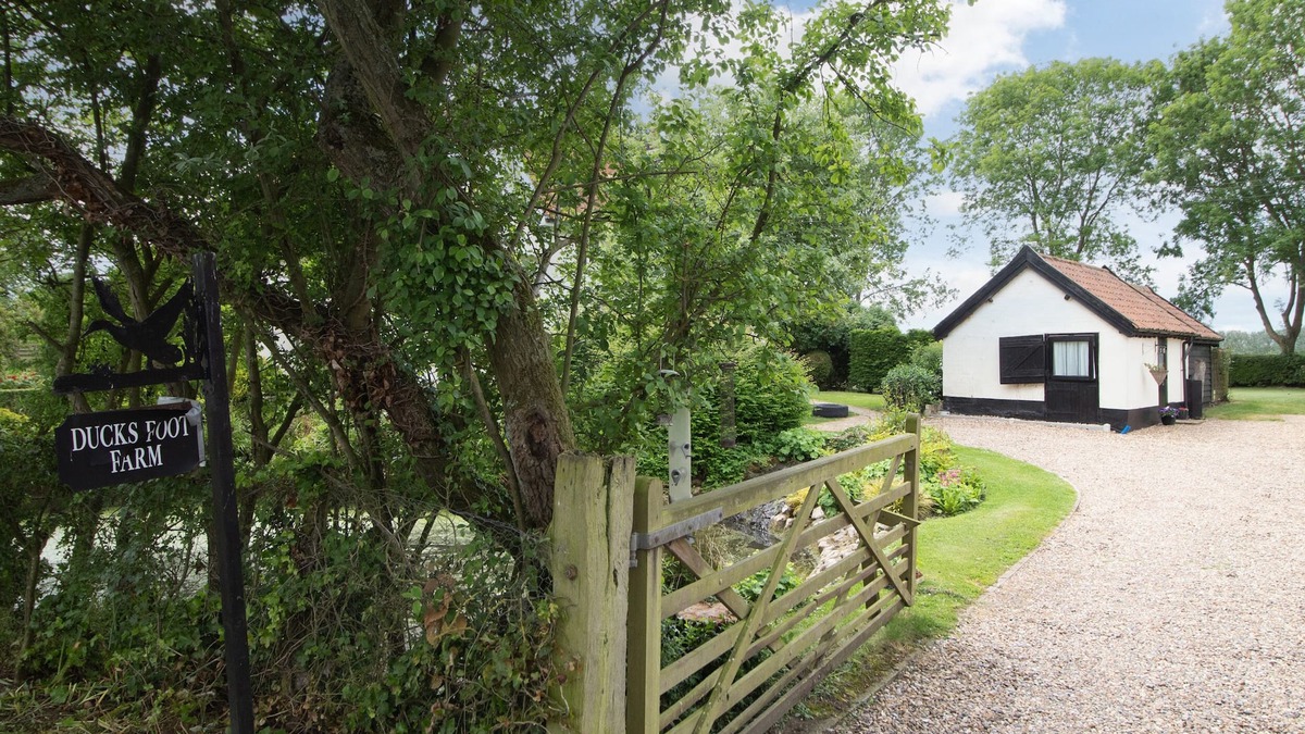 Pulham Market Cottage | GARDEN COTTAGE, pet friendly, with a garden in Pulham Market