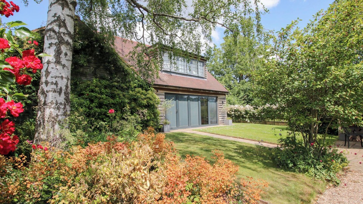 Ledbury Cottage | GARDEN COTTAGE, romantic, with a garden in Ledbury
