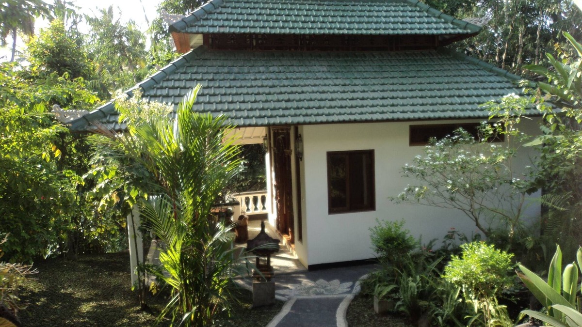 Ubud City-Centre Ski Chalet | Garden Cottage, the lush residence for your vacation