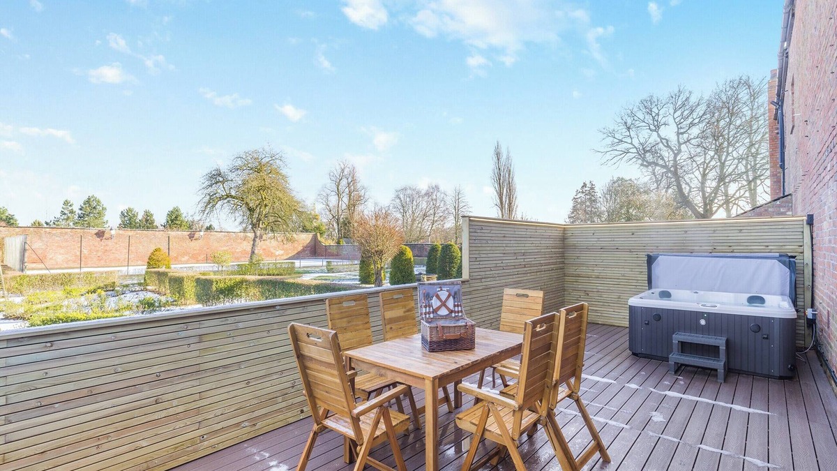 Northwich Cottage | Garden Cottage - UK45498