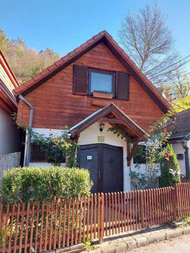 Zebegeny Apartment | Garden Cottage Zebegény