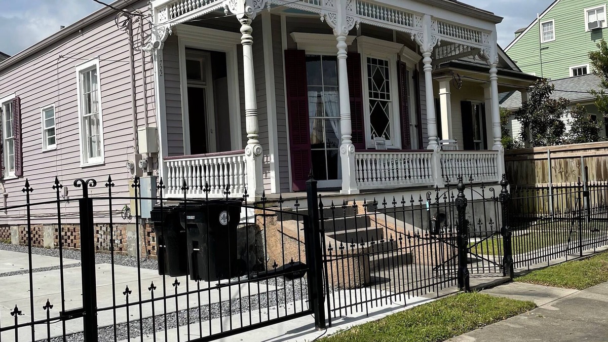 Faubourg Livaudais Apartment | Garden District Victorian off historic St. Charles Ave.
