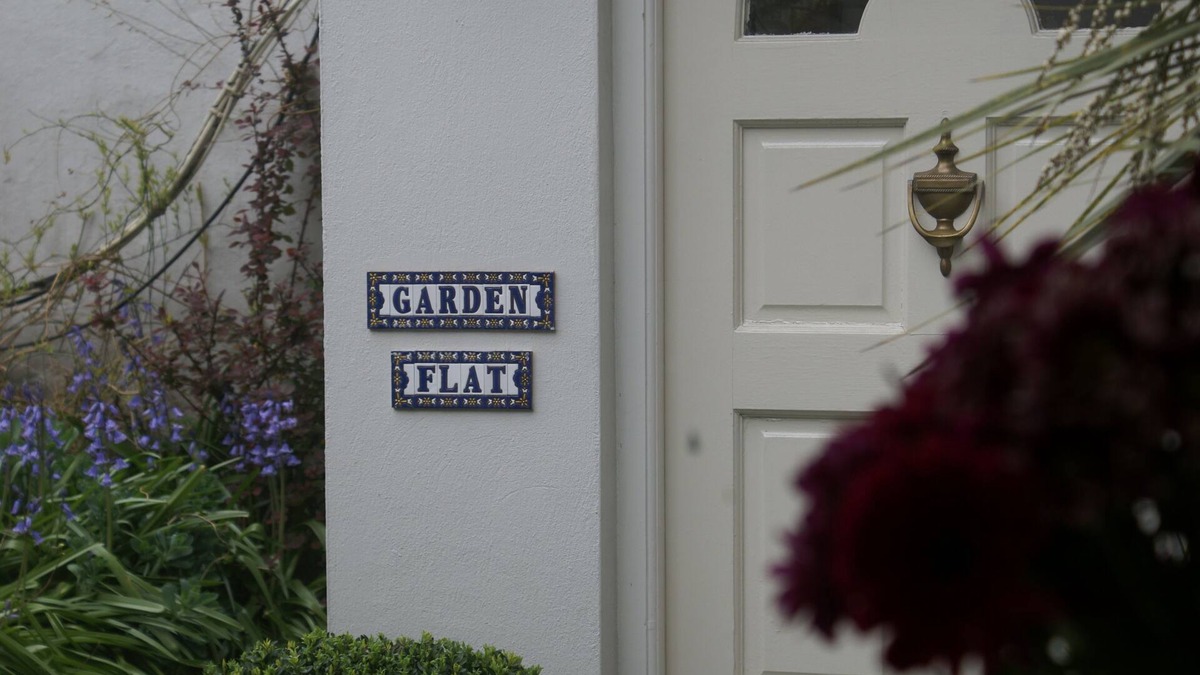 Camden Apartment | Garden flat in Belsize Park/Swiss Cottage with 2 bedrooms and private entrance.
