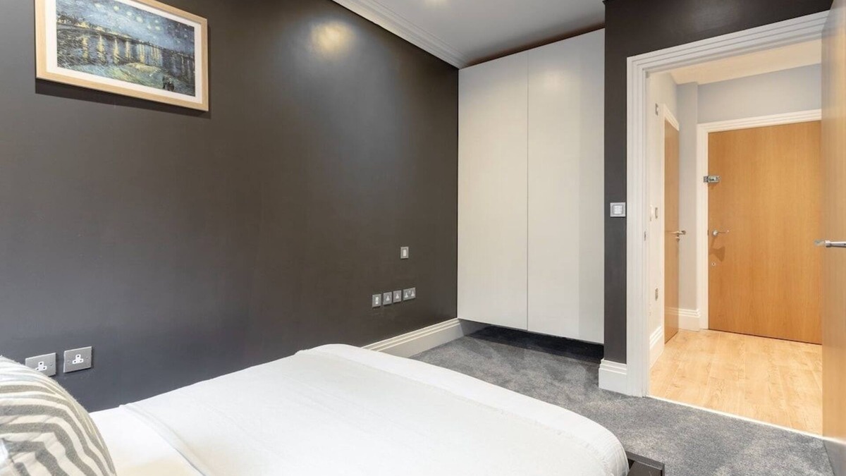 Hendon Apartment | Garden Flat With Patio - Hendon