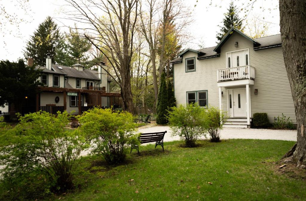 Union Pier Bed & Breakfast | Garden Grove Inn Bed and Breakfast