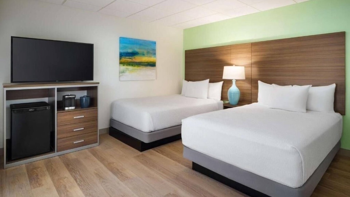 Moorings Hotel | Garden Hideaway: Serene Room Just Steps from Paradise