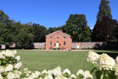 Hertford House | Garden House at Woodhall Estate