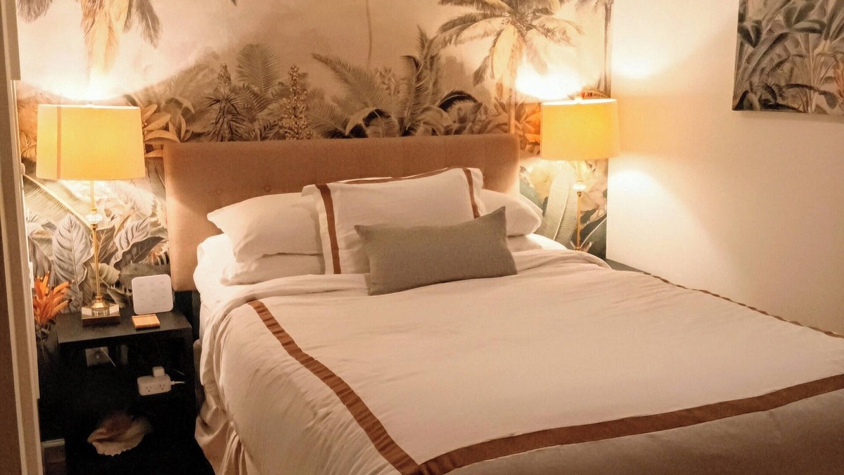Metropolitan Cottage | Garden House in Historic Savannah, walk to dining, music, shops - 30 day minimum