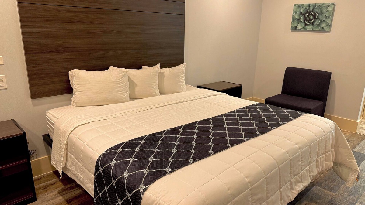 Humble Hotel | Garden Inn Express