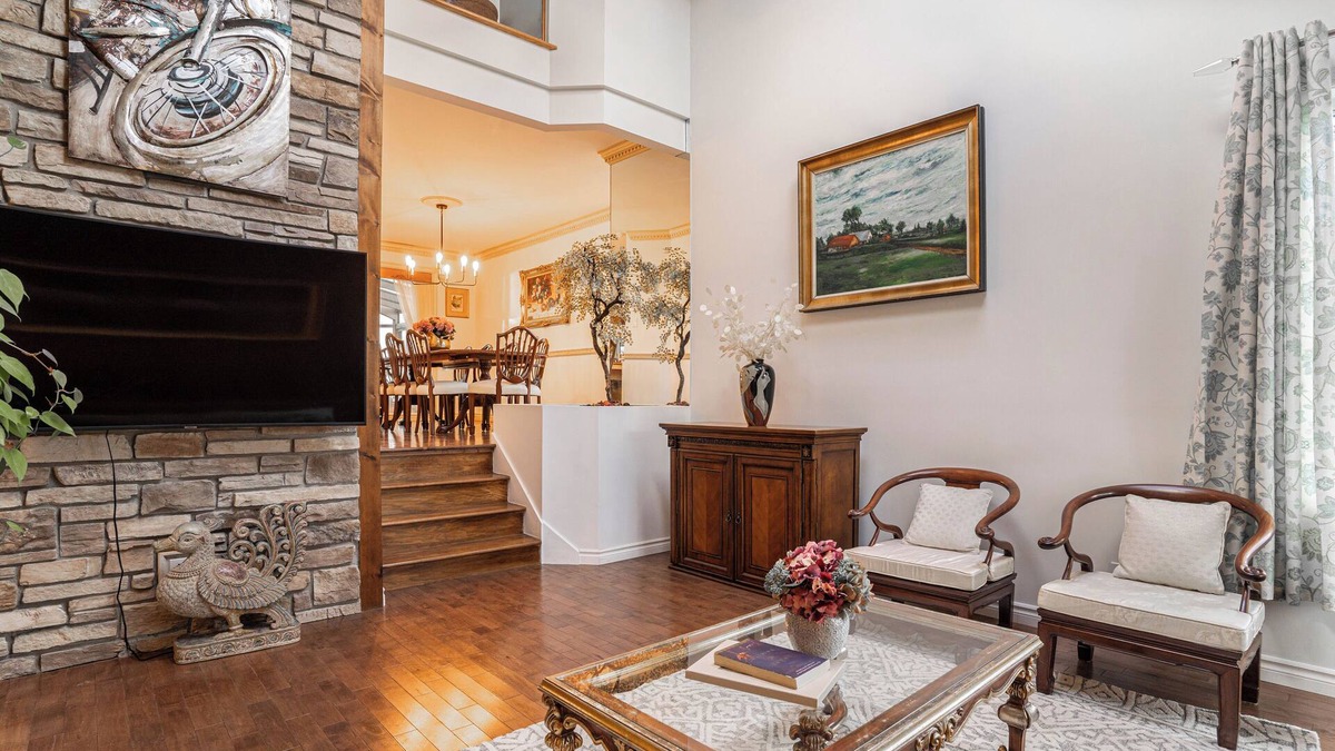 Montreal House | Garden-Lake Access: Sunroom w/15m DT & Parking