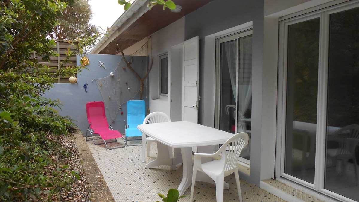 Les Estagnots Apartment | Garden level apartment, for 5 persons, beach et lake 5 min away, great amenities