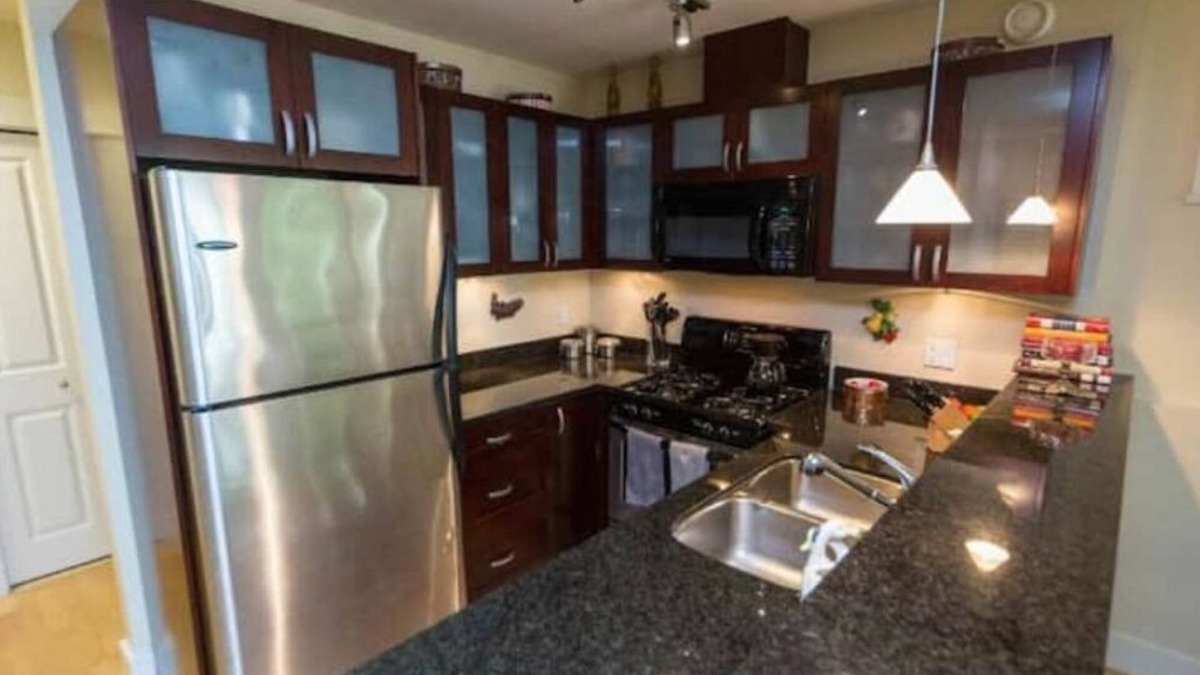 South Granville Condo | Garden level condo in chic & central #southgranville