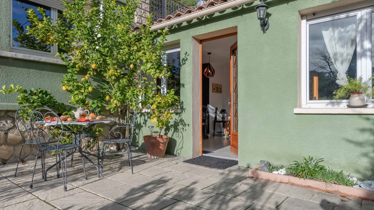 Sud Apartment | Garden level flat of 40m2 only 15 minutes walking from the Cours Mirabeau