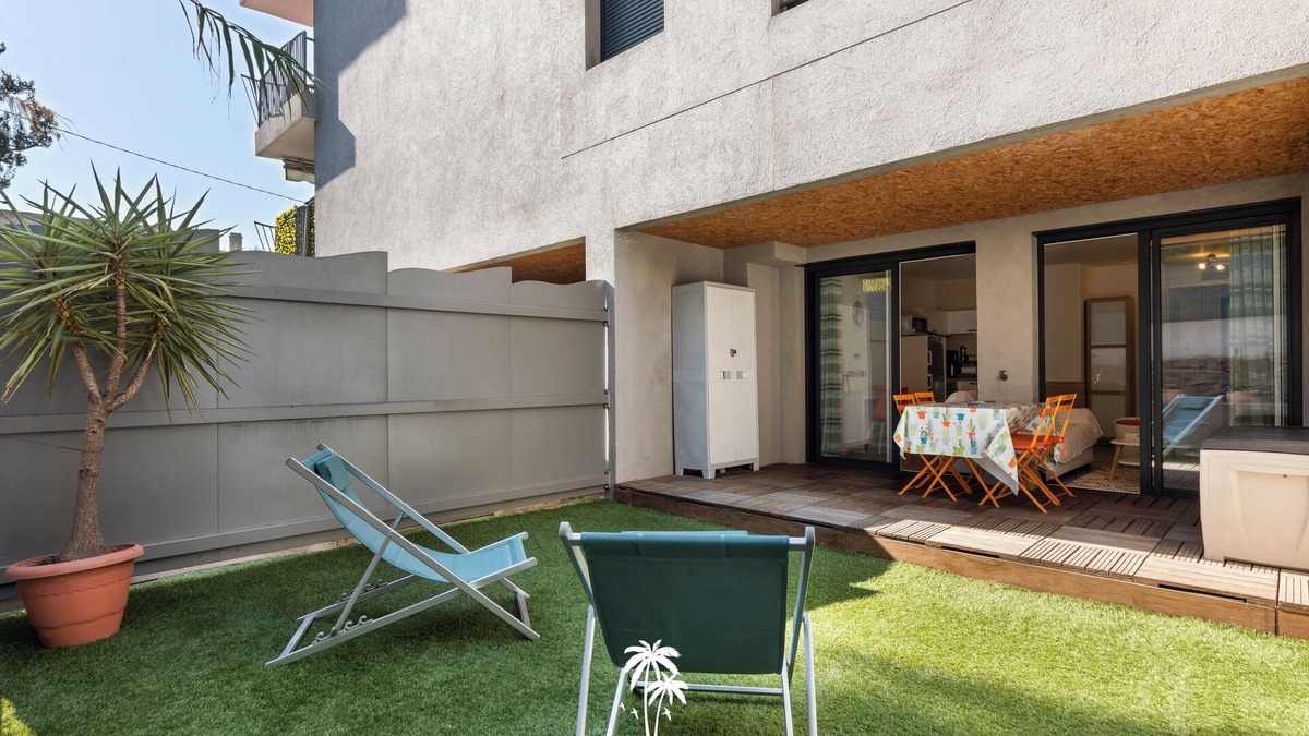 Carqueiranne Apartment | Garden level studio 500m from the port, beaches and shops