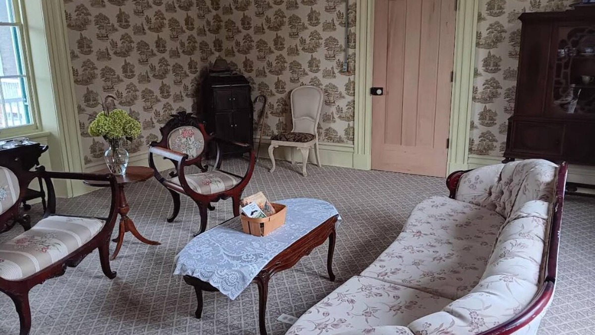 Franklin Bed & Breakfast | Garden Level Suite at the Historic McCoy House – Private Entrance & Deck Access
