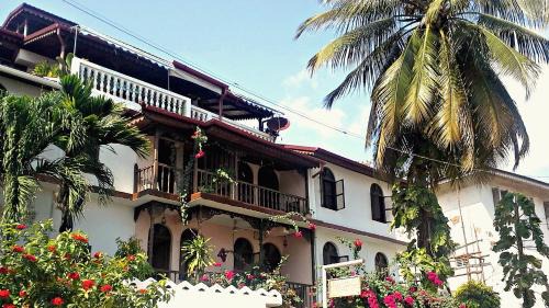 Stone Town Cabin | Garden Lodge