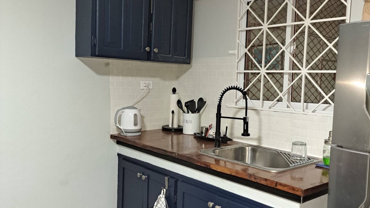 Constant Spring Cottage | Garden Oasis, Garden Cottage, 5 mins from Manor Park.
