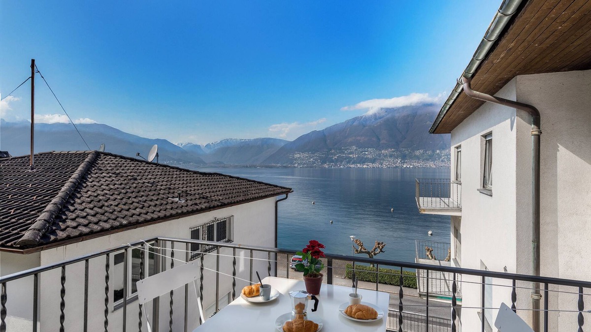 Vira Apartment | Garden on the lake 2, Gambarogno, Vira, Switzerland
