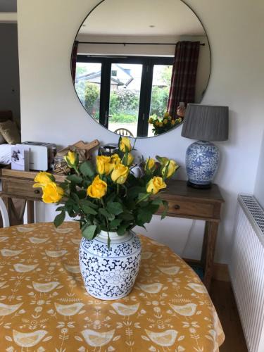 Inverness Apartment | Garden Retreat - City Central Quiet Garden Apartment with Free Parking