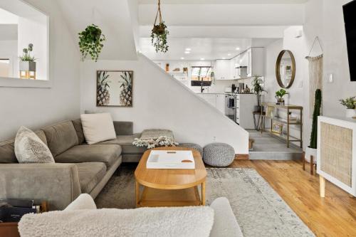 Berkeley House | Garden Retreat - Hot Tub - Peloton - Walk to Shops