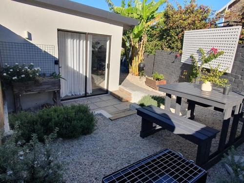 Wavecrest Apartment | Garden Retreat in JBay