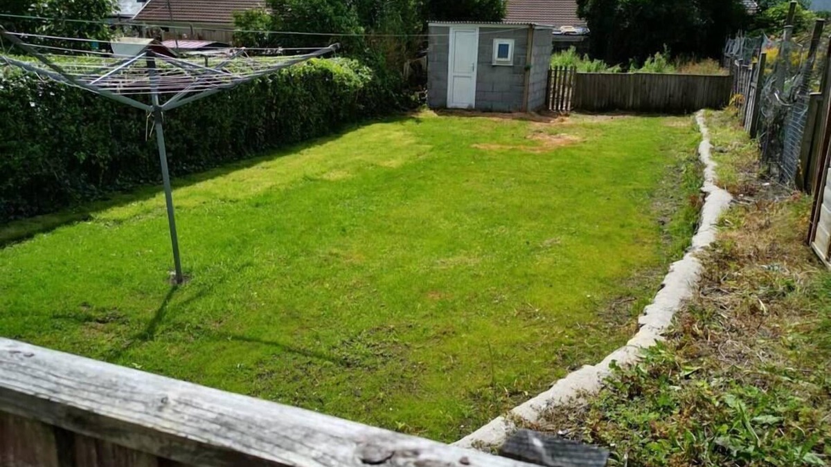 Cwmbrwla Apartment | Garden, Spacious, Parking, TV in All Rooms!