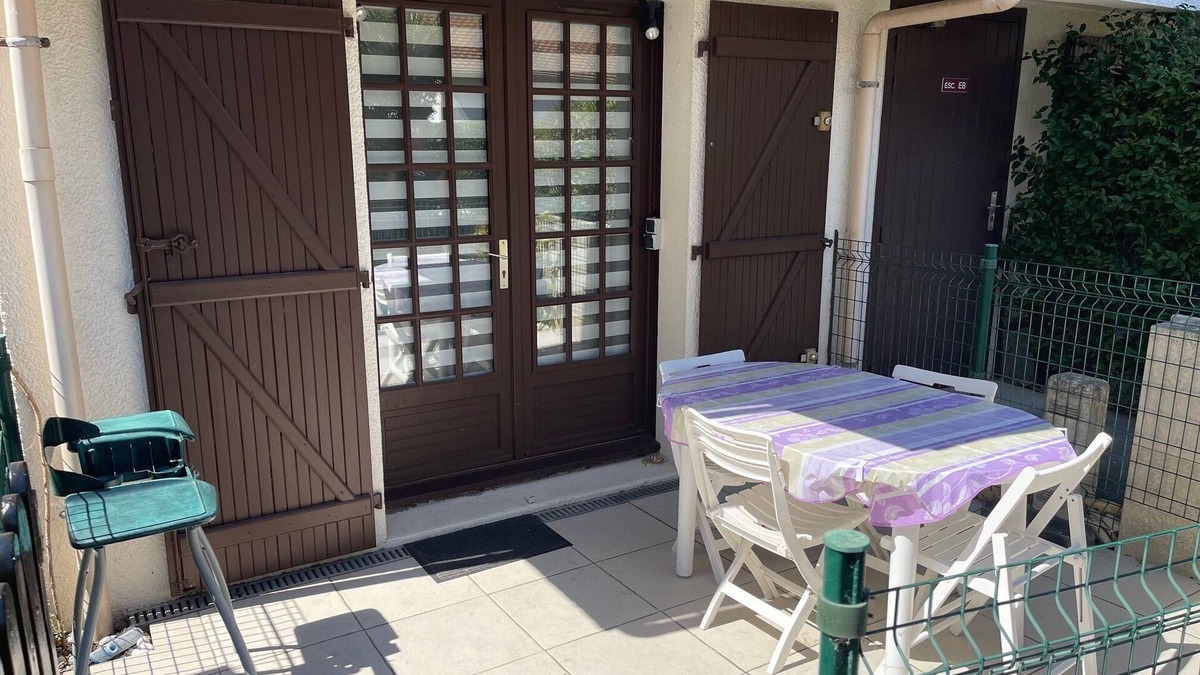 Courseulles-sur-Mer Apartment | Garden studio for 4 people 350 metres from the beach