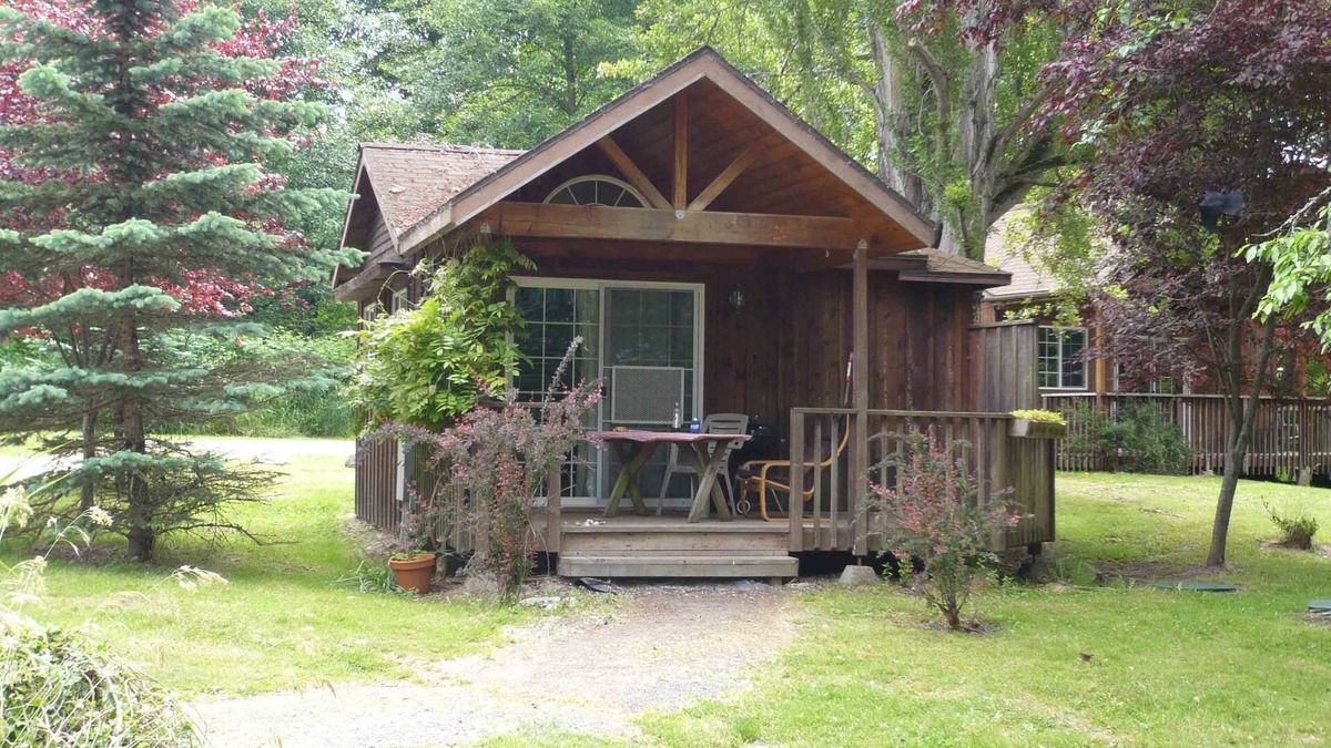 Eastsound Cabin | Garden Studio Cabin w/peek-a-boo views - 1 min walk to beach!
