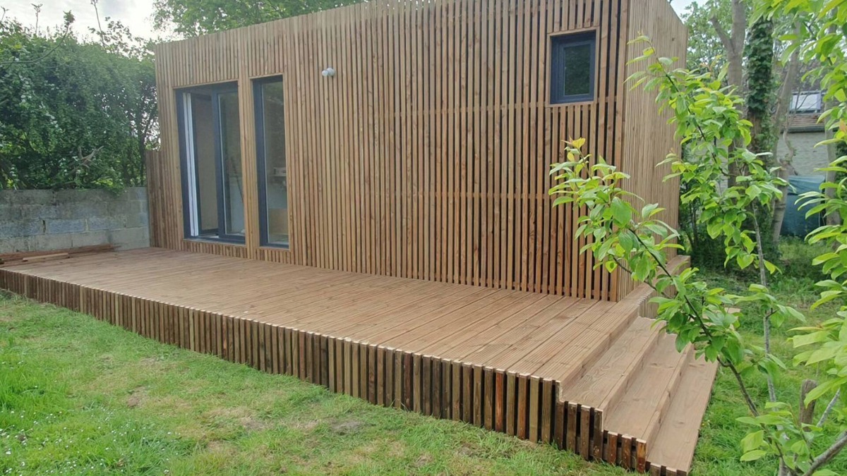 Ryes Cabin | Garden studio in the Normandy countryside, near the D-Day landing beaches.