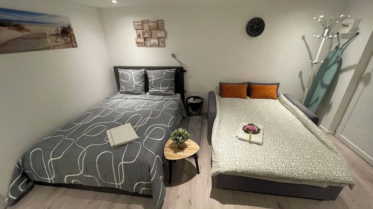 Villepinte Apartment | Garden, studio near Paris Roissy CDG Airport, Disneyland, Asterix, Exposition