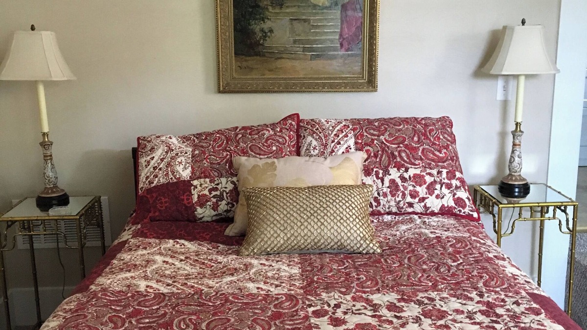 Forest Hills Apartment | Garden View Apartment, Large Studio - Perfect if you're on a budget!