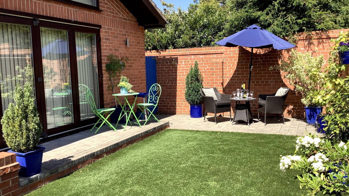 Ollerton Cabin | Garden View · River Maun Studio Cottages