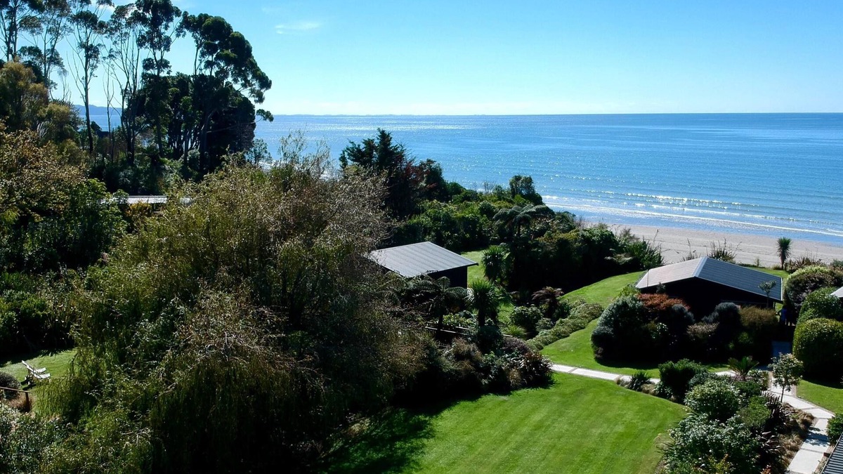 Parapara Villa | Garden Villa with Seaview - Adrift in Golden Bay (adults only)