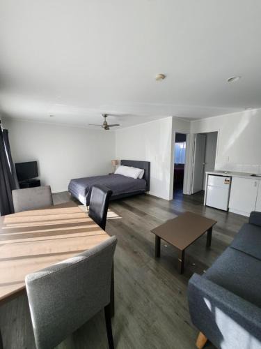 Hamilton North Hotel | Gardena Court Motel