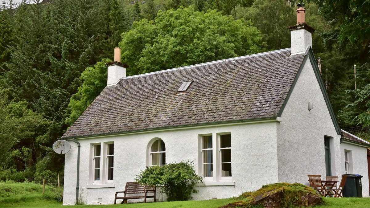 Loch Tay Cottage | Gardener's Cottage - traditional Scottish property in stunning Glen Lyon