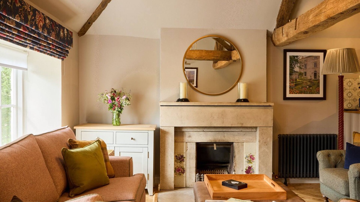 Carsington Cottage | GARDENERS COTTAGE, character holiday cottage, with pool in Hopton