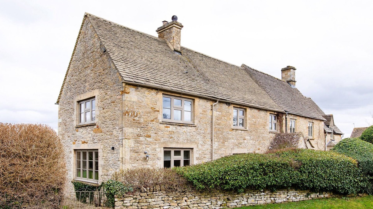 Bourton Cottage | GARDENERS COTTAGE, pet friendly in Milton-Under-Wychwood