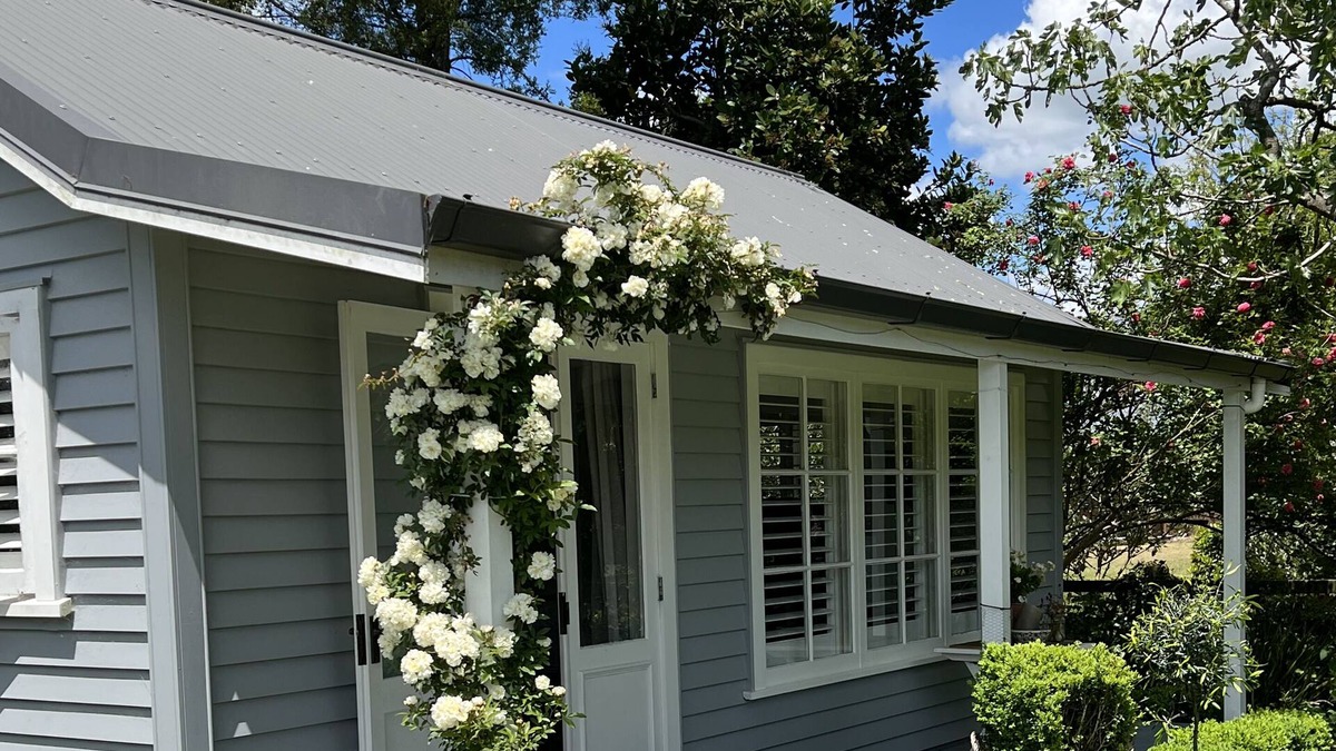 Tamahere Cottage | Gardeners' Cottage - Tranquil and private country-style accommodation.
